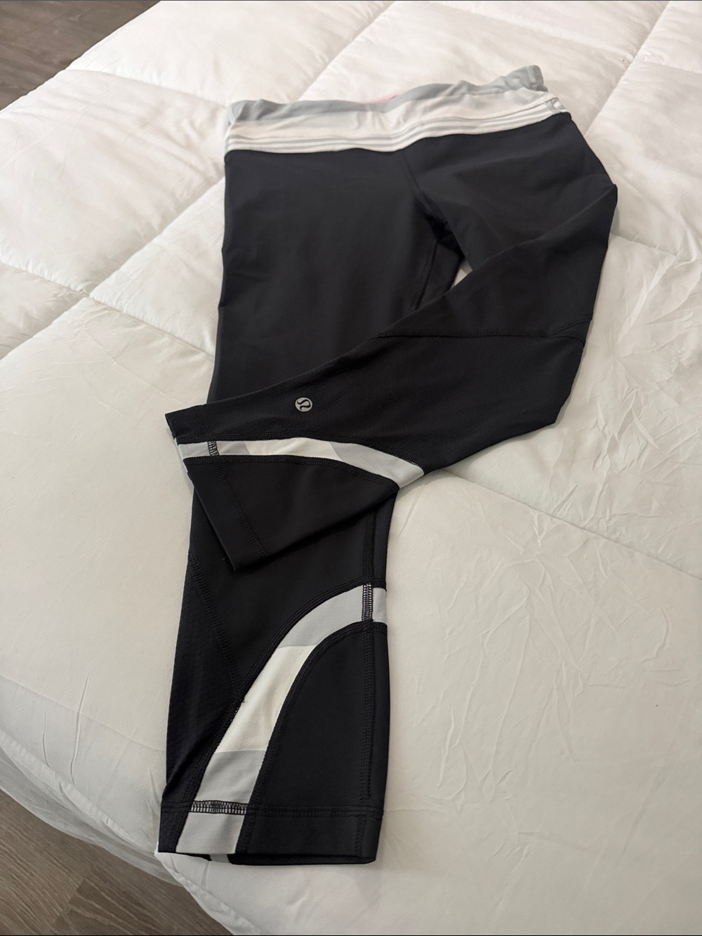 lululemon black cropped leggings with gray& white curved detail